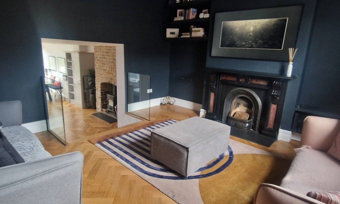 Phibsborough Apartment | Extended 3BD SplitLevel Cottage in Popular Village