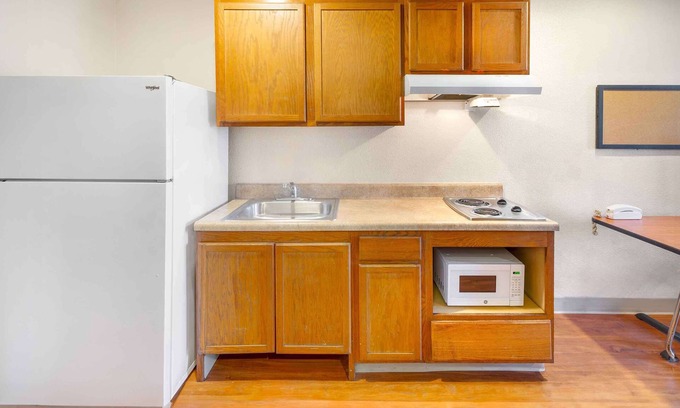 Shipyard Plaza Hotel | Extended Stay America Select Suites - Wilmington - West