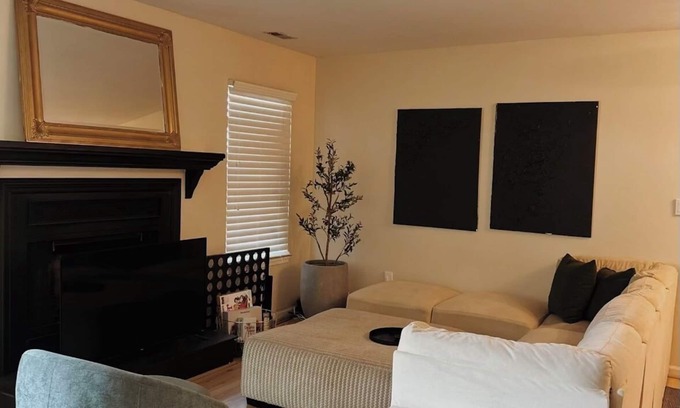 Northwest House | Extended Stay Getaway - Minutes to Beaches - Pet-Friendly + Central