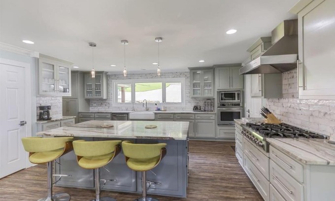 Seneca House | Extraordinary Lake Keowee Waterfront Home Close to Town