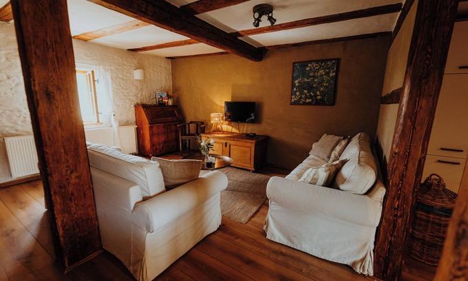 Oppurg Condo | extraordinary rooms in manor from 16. Century in a fantastic secluded location