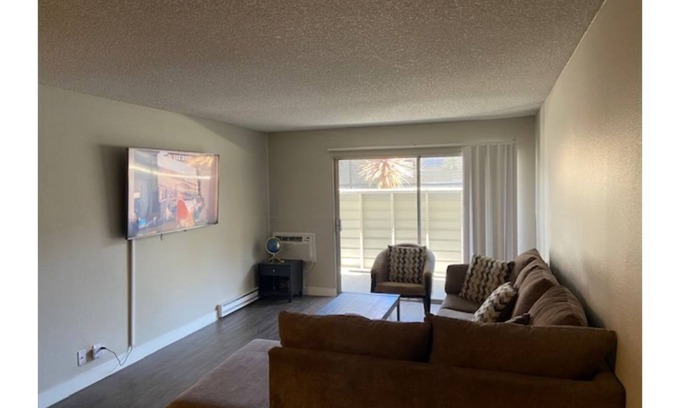 Rampart Village Apartment | Extravagant onebedroom LA vibe