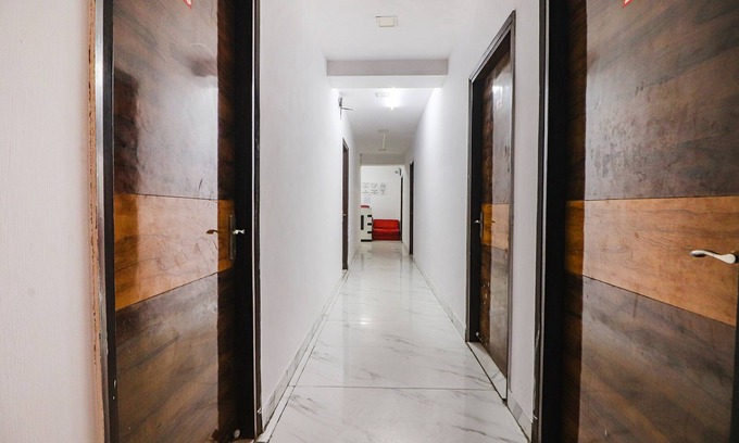Janakpuri Hotel | Fabexpress King Stay