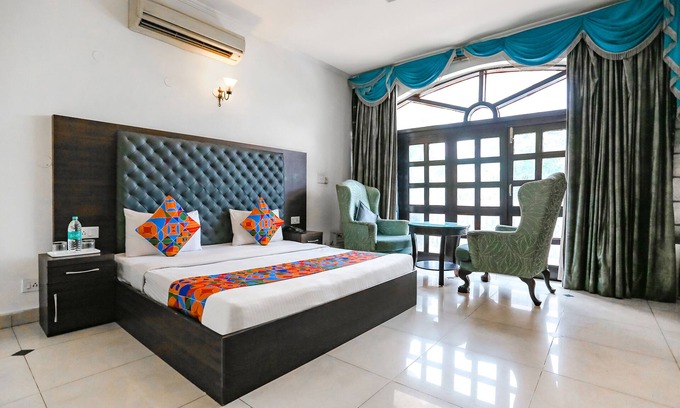 Kalkaji Hotel | FabExpress Lloyd House