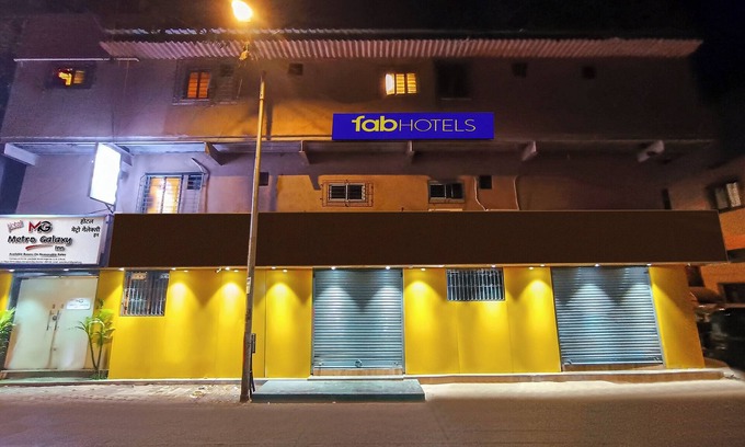 Goregaon West Hotel | Fabexpress Metro Galaxy Inn