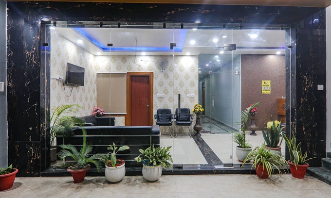 Indira Nagar Hotel | Fabexpress North Inn