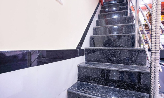 Sakinaka Hotel | Fabexpress Raj Palace