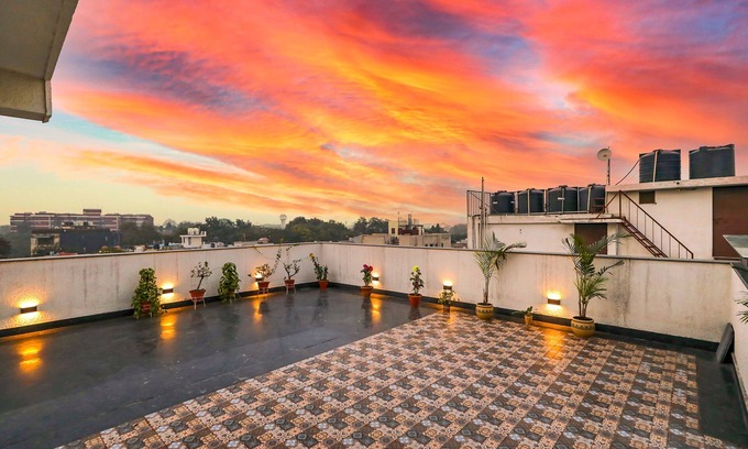 Malviya Nagar Hotel | Fabhotel La Paz Stay B&B