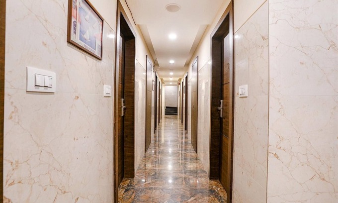 Kurla West Hotel | FabHotel Vertigo Suite