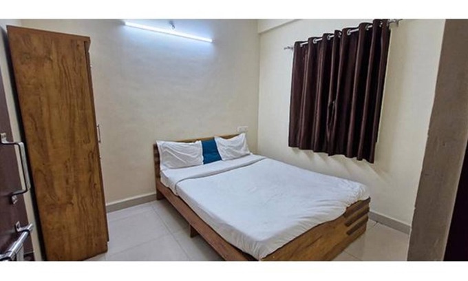 Phase 1 Hotel | Fabhotel White House I