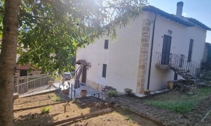 Castelvecchio Subequo Villa | Fabulous Abruzzo Villa Sirente view