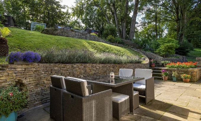 Longparish House | Fabulous Farmhouse in Hampshire