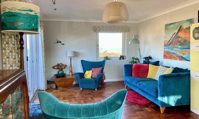 Portobello Apartment | Fabulous mid-century modern Edinburgh home by Portobello beach!