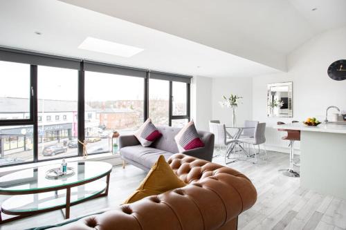 Ormeau Apartment | Fabulous Penthouse, Brilliant Location, Sleeps 6!