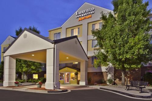 Hammond Hotel | Fairfield by Marriott Southeast Hammond, IN