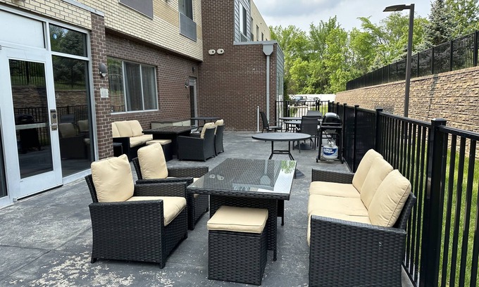 Chesterfield Hotel | Fairfield Inn & Suites by Marriott Detroit Chesterfield