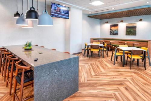Ottawa Division Hotel | Fairfield Inn & Suites by Marriott Ottawa Airport
