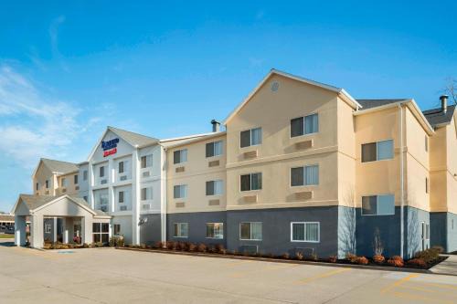 Lima Hotel | Fairfield Inn & Suites Lima