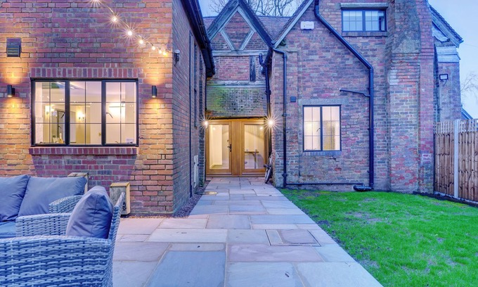 Barnt Green Other | Fairview Cottage - Luxury English Country Cottage with Hot Tub & Pizza Oven