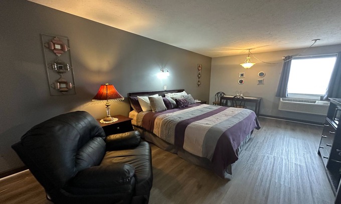 Florence Hotel | Fairway Inn Riverside By OYO Florence