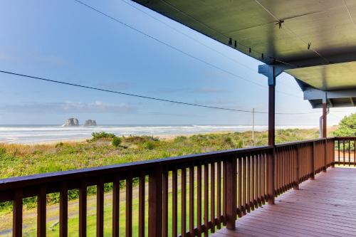 Rockaway Beach House | Falcon's Nest