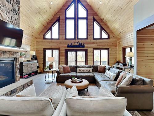 McHenry House | Falcons Landing