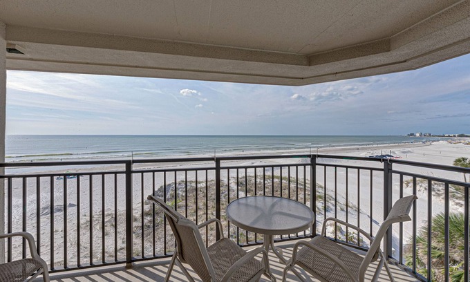 St. Pete Beach Condo | FALL DATES AVAILABLE TOP FLOOR-GULF FRONT PREMIUM CONDO ⭐️⭐️⭐️⭐️⭐️ RATED