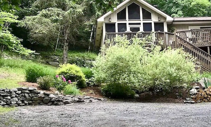 Ghent House | Fall Foliage Retreat – 4BR/3BA Hillside Home Near Berkshires, Sleeps 8