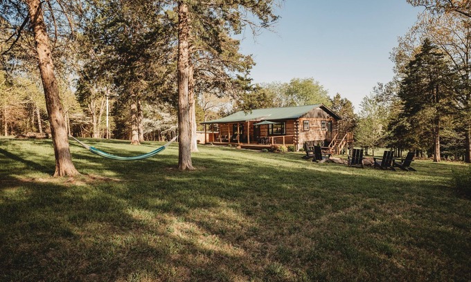Bourbon Cabin | Fall Nights, Firepit, 10 Acres - Perfect Getaway