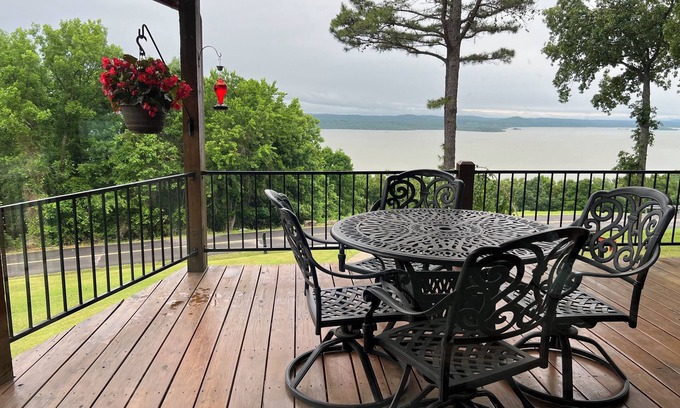 Vian Cabin | Fall Retreat With Spectacular Views of Lake Tenkiller.