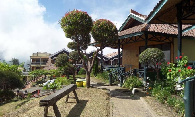 Klojen Bed & Breakfast | Family 4 pax at Lava Lodge
