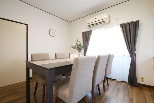 Kamiikebukuro Apartment | Family Base池袋 4DK プロジェクター2台導入 子どもが喜ぶ大型2段ベッドあり 近隣に池袋のアニメショップ多数あり