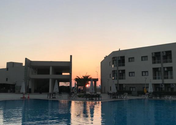 Borg el Arab Apartment | Family Chalet, Grand Hills Resort شاليه عائلي في قرية جراند هيلز الساحل