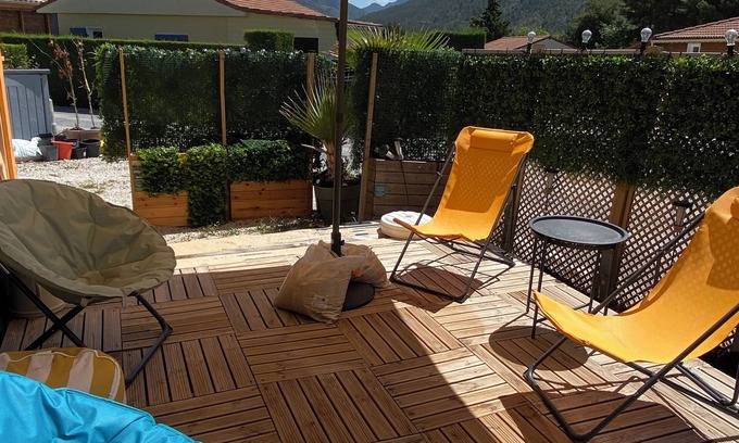 Castellane Ski Chalet | Family chalet with hot tub 5 minutes from azure lake with beach
