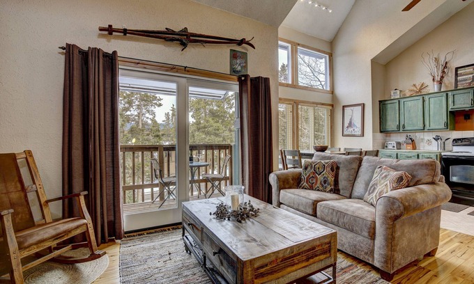 Four O'Clock Condo | Family-Friendly 2BR/2BA – Ski In, 200 Steps to Lift, Heated Garage, Walk to Town