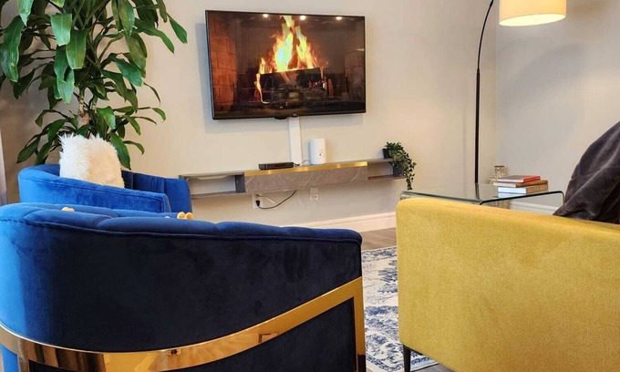 Southwest Edmonton House | Family friendly home in South Edmonton (Near airport)