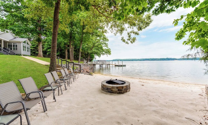 Clover House | Family-Friendly Lake Wylie House: 3BR Retreat Sleeps 14 for the Perfect Getaway
