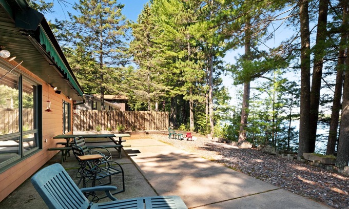 Lake Tomahawk House | Family-friendly waterfront lodge w/ dock, firepit & outdoor sauna barrel!