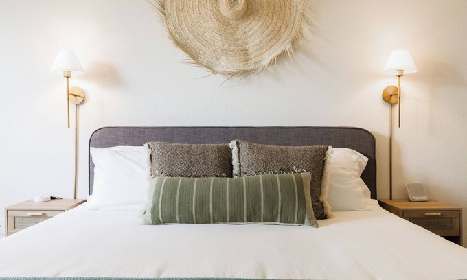 Raisin House | Family Fun-Filled Oasis: Mini Golf, Arcade, King Bed, Great Location and more!