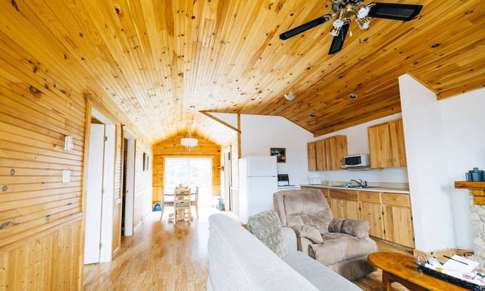 Summerside House | Family Fun Retreat: Modern 2BR Cottage near Cavendish Beach, Shops & Attractions