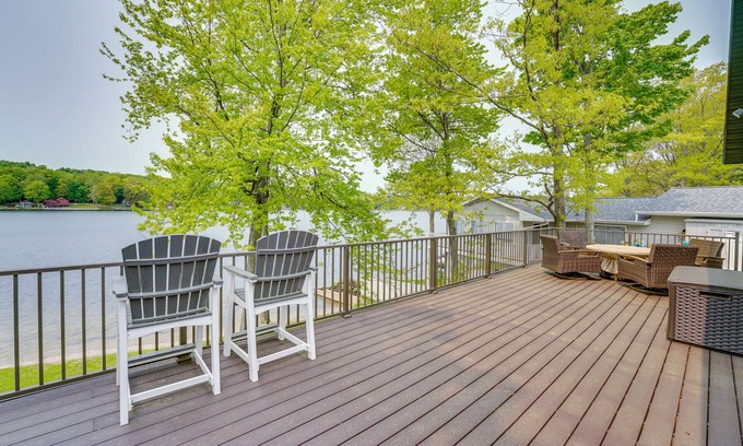 Hart House | Family Home on Crystal Lake w/Private Beach!