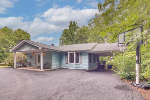 Burkesville House | Family Home with Game Room! 1 Mi to Dale Hollow Lake