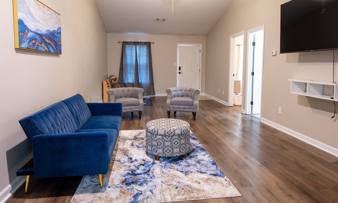 Evans House | Family Nook, Perfect Family Friendly Getaway for 4