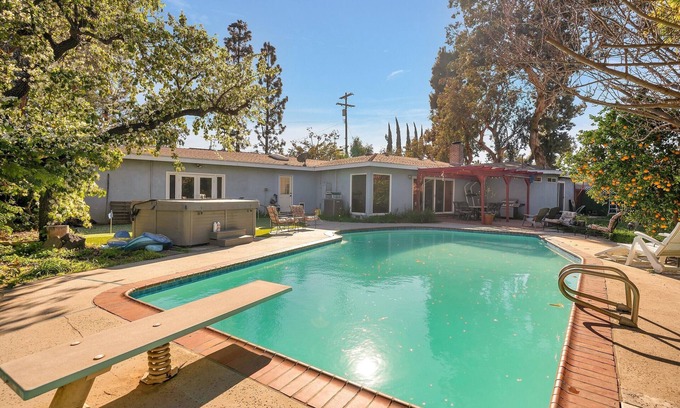 Valley Glen House | Family & Pet Friendly Oasis w/Large Pool, Premium Hot Tub, Putting Green, &More!