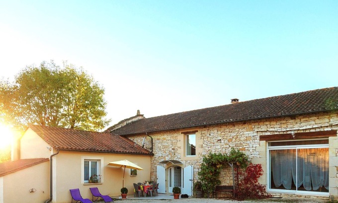 Saint-Medard House | Family Stay in Scenic Cazals
