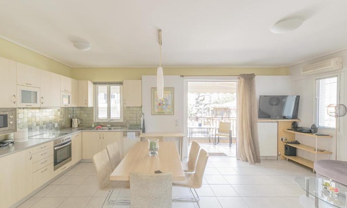 Kaisariani Apartment | Family Sunny 2 bedroom 1700m center 50m busstop,300m busstop Acropolis