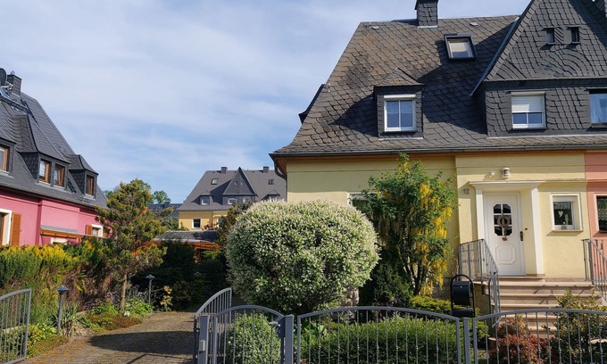 Berggiesshubel House | Fantastic vacation home with garden, terrace, playground & e-charging station