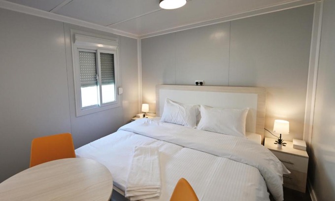 Doha Bed & Breakfast | Fan Village Cabins Free Zone