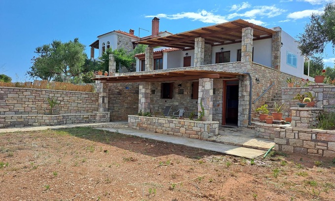 Aipeia Apartment | Fantastically situated vacation apartment above the beach near Chrani | Peloponn