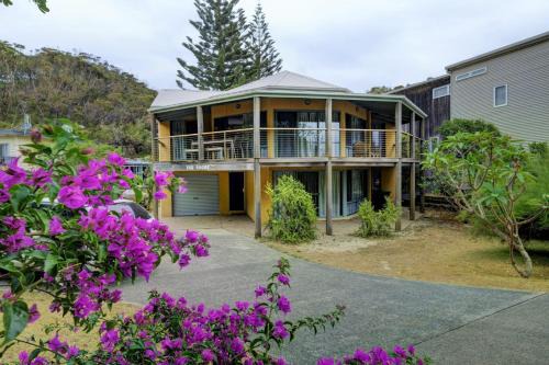 Seal Rocks House | Far Shore